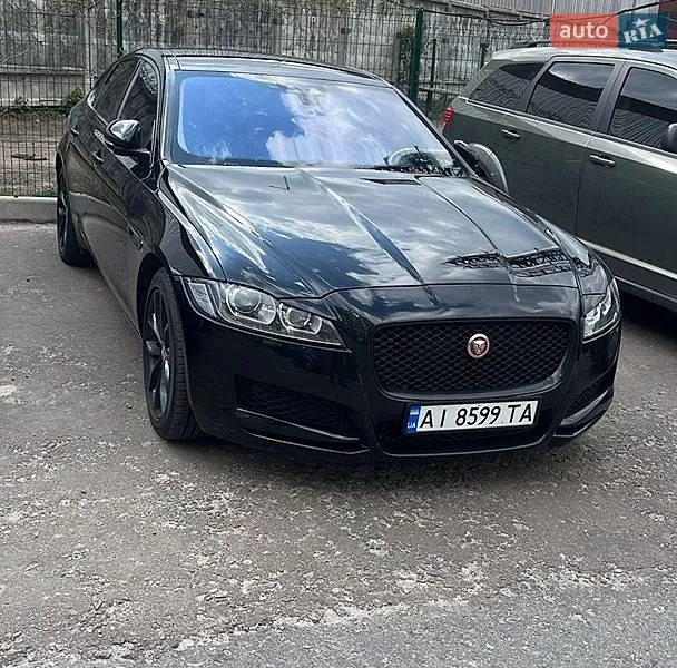 Jaguar XF