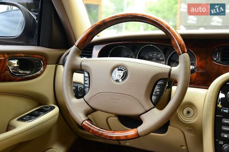 Седан Jaguar XJ 2006 в Запоріжжі
