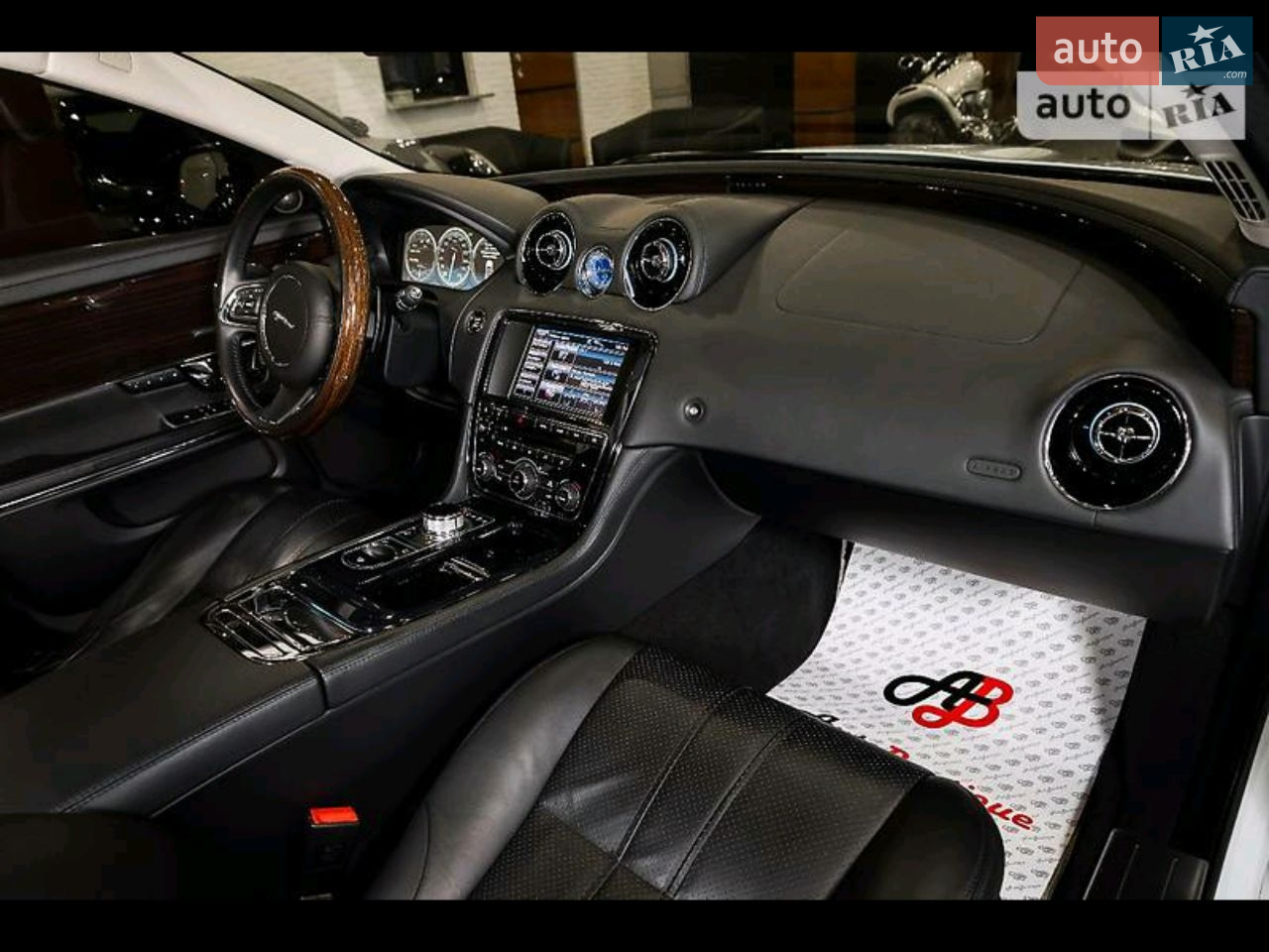 2013 Jaguar XJ - мініатюра 14
