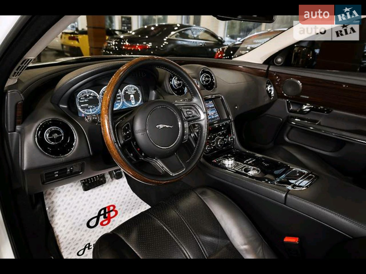 2013 Jaguar XJ - мініатюра 12