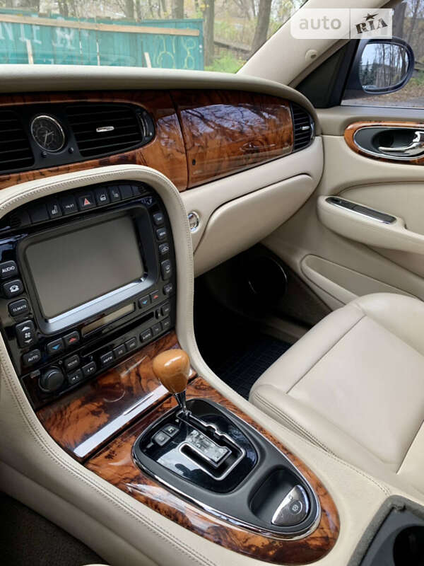 Седан Jaguar XJ 2003 в Києві