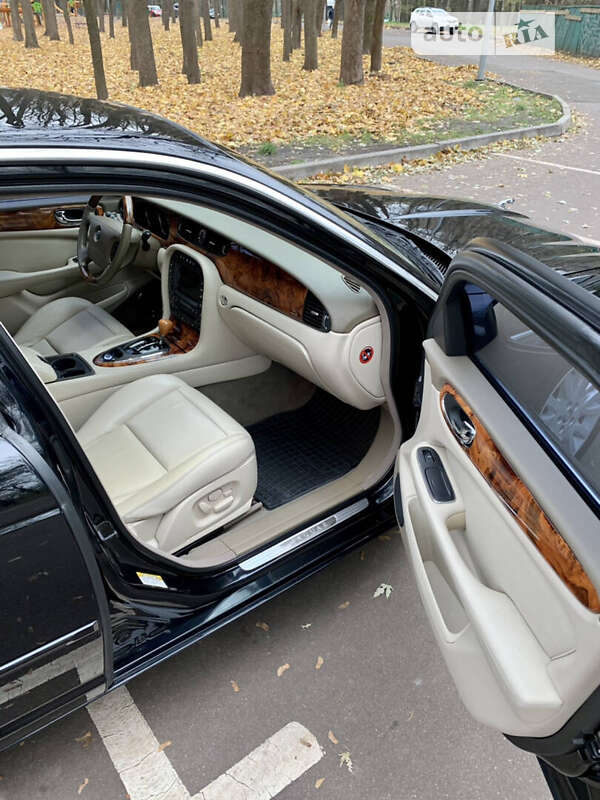 Седан Jaguar XJ 2003 в Києві