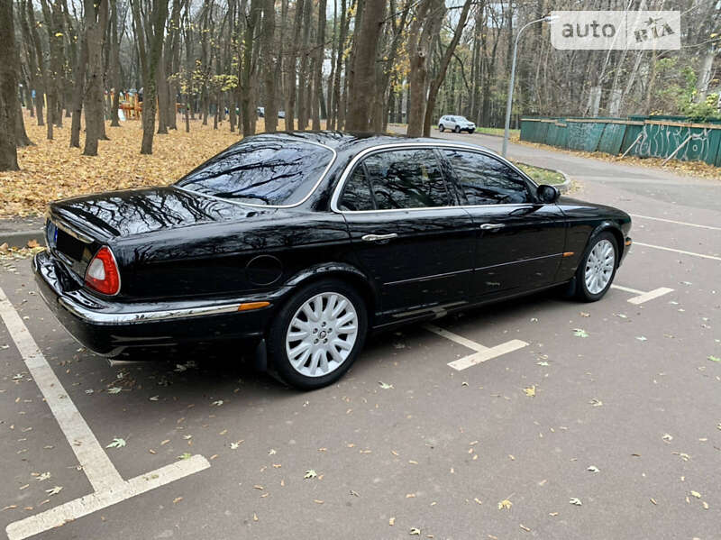 Седан Jaguar XJ 2003 в Києві