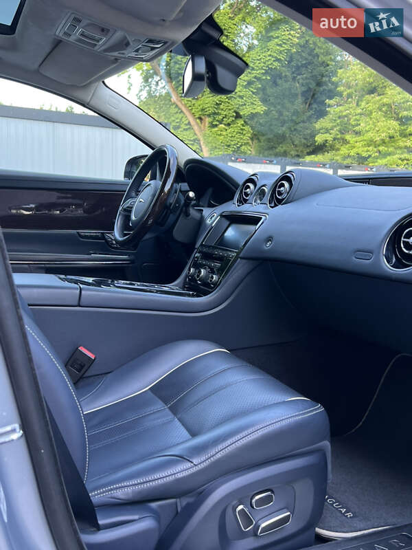 Седан Jaguar XJ 2013 в Львове