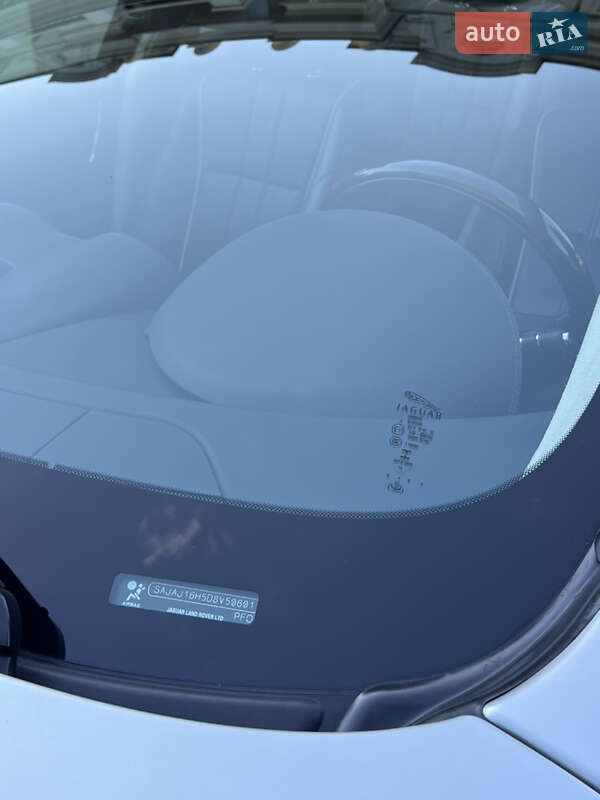 Седан Jaguar XJ 2013 в Львове