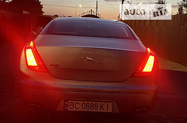 Седан Jaguar XJ 2009 в Львове