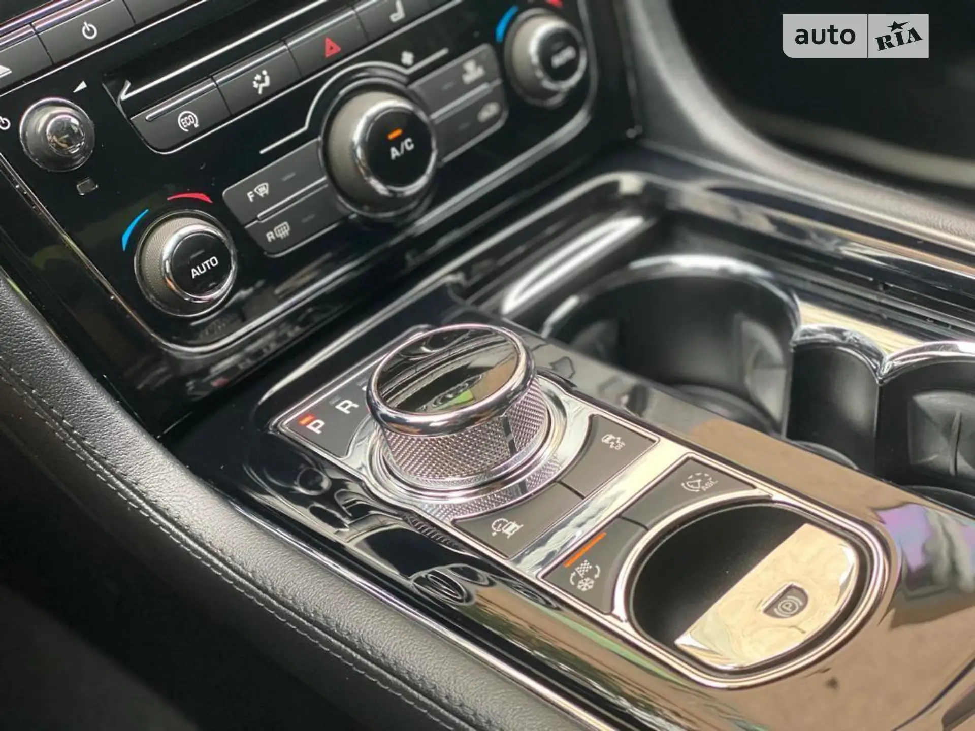 2015 Jaguar XJ - мініатюра 7