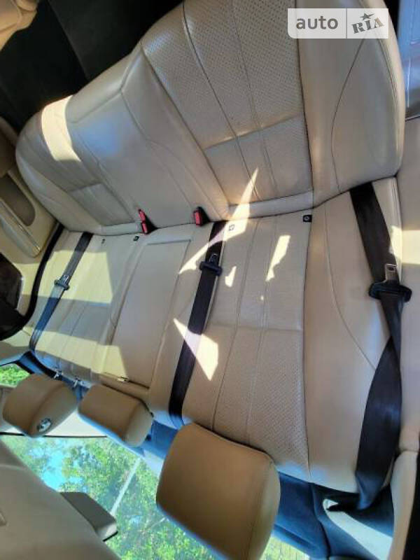 Седан Jaguar XJ 2010 в Львові