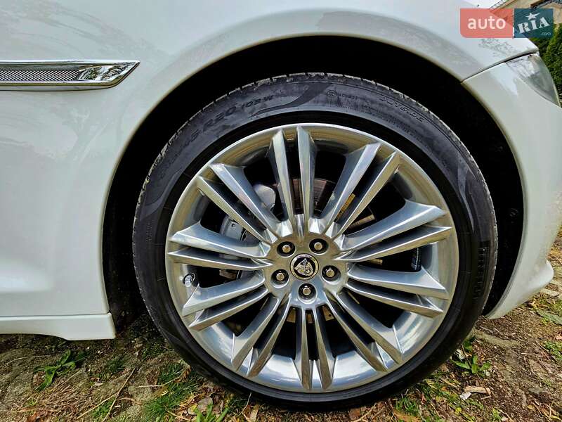 Седан Jaguar XJ 2013 в Киеве