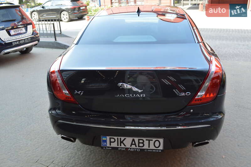 Седан Jaguar XJ 2014 в Львове