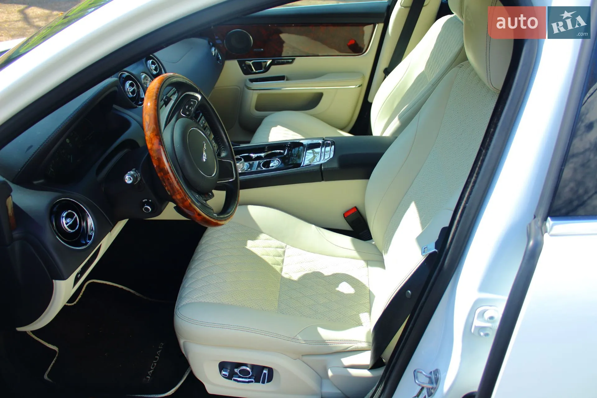 2017 Jaguar XJ - мініатюра 11