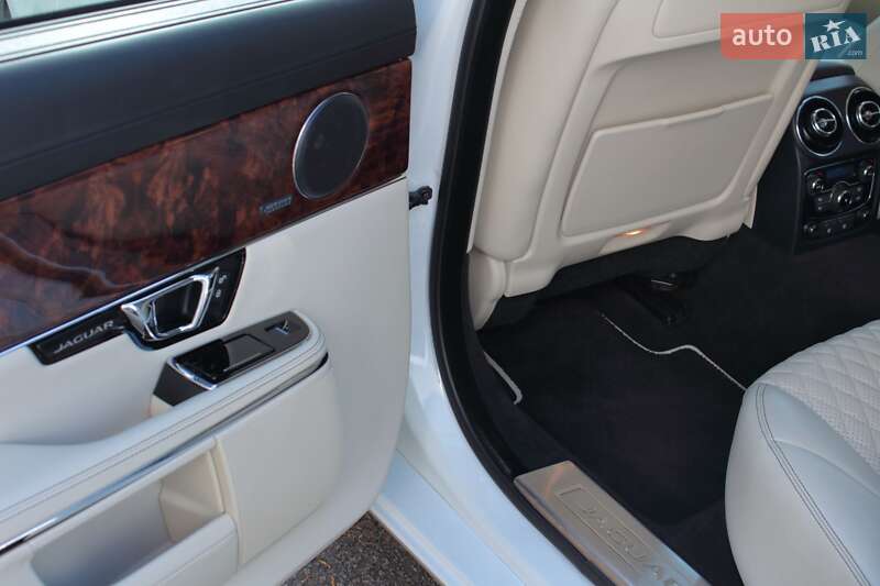 Седан Jaguar XJ 2017 в Киеве