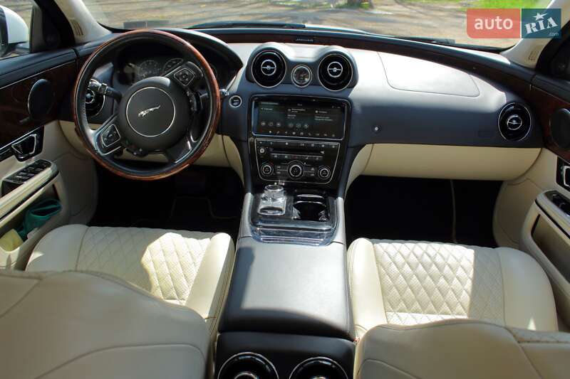 Седан Jaguar XJ 2017 в Киеве
