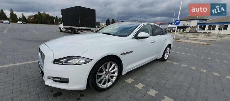 Седан Jaguar XJ 2015 в Рівному