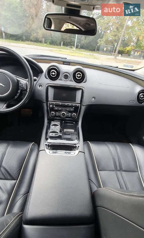 Седан Jaguar XJ 2015 в Рівному