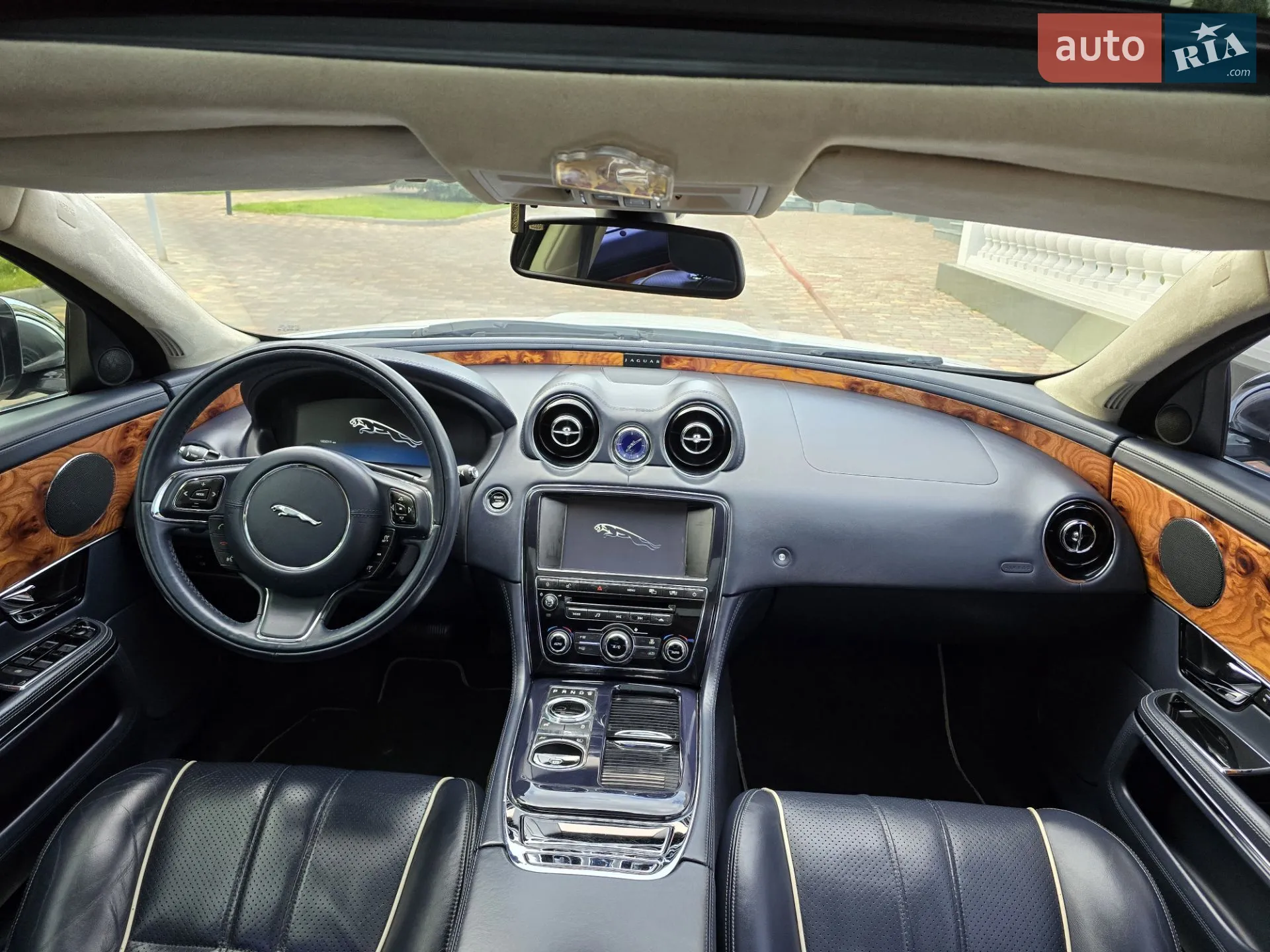2011 Jaguar XJ - мініатюра 15