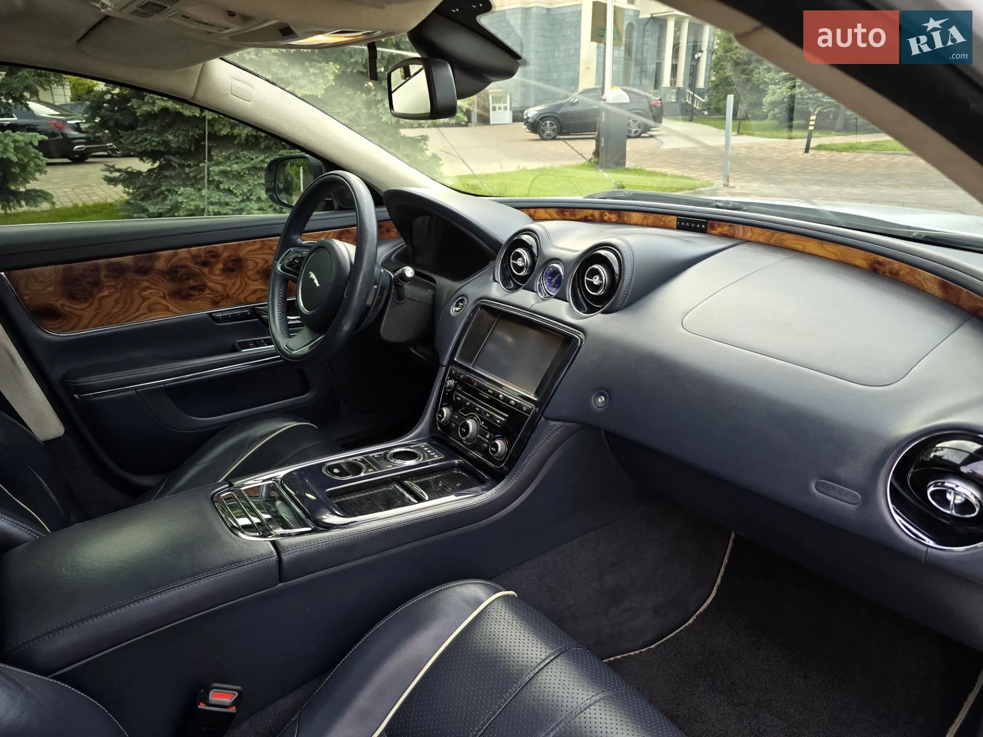2011 Jaguar XJ - мініатюра 17