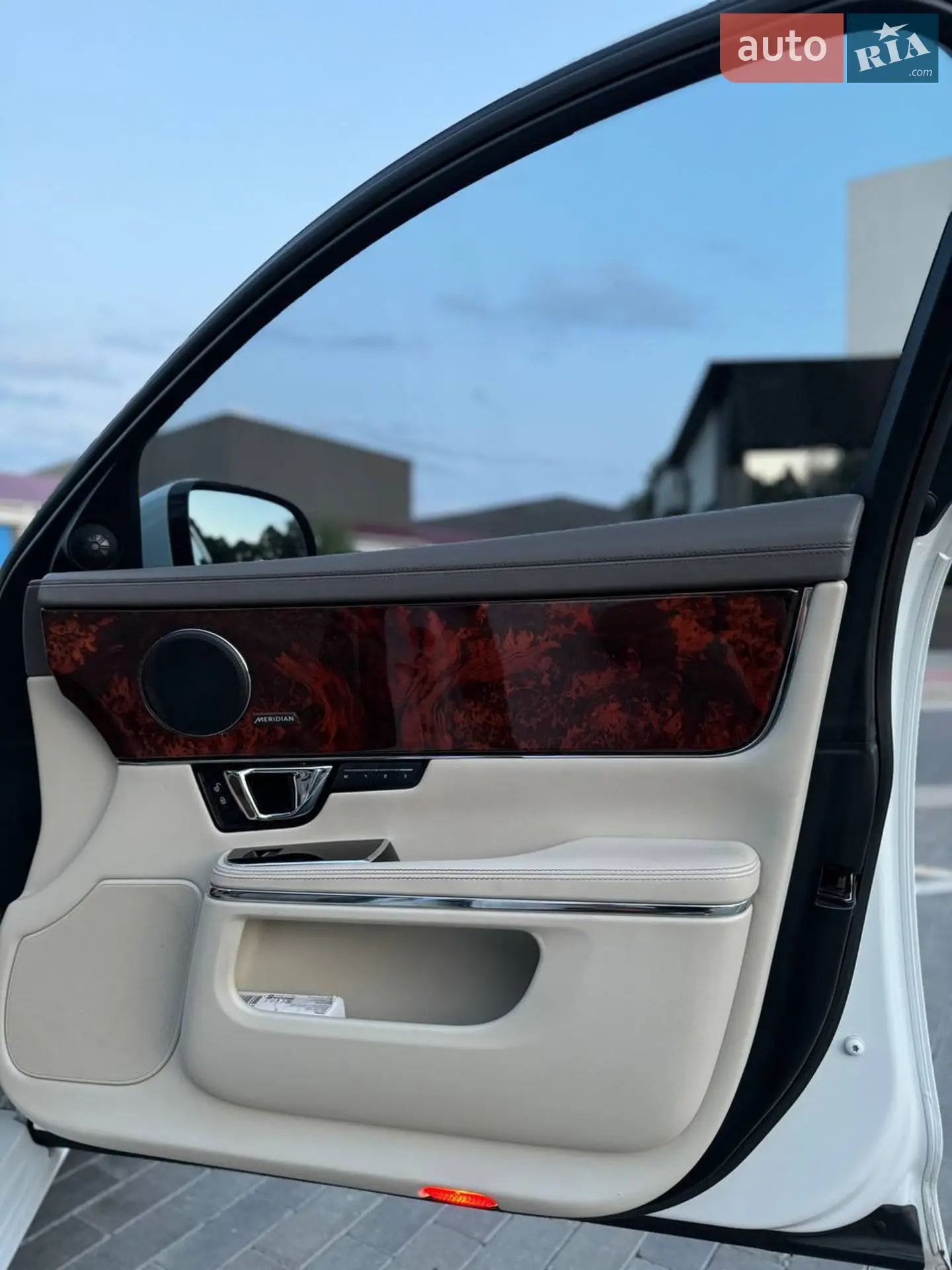 2013 Jaguar XJ - мініатюра 34