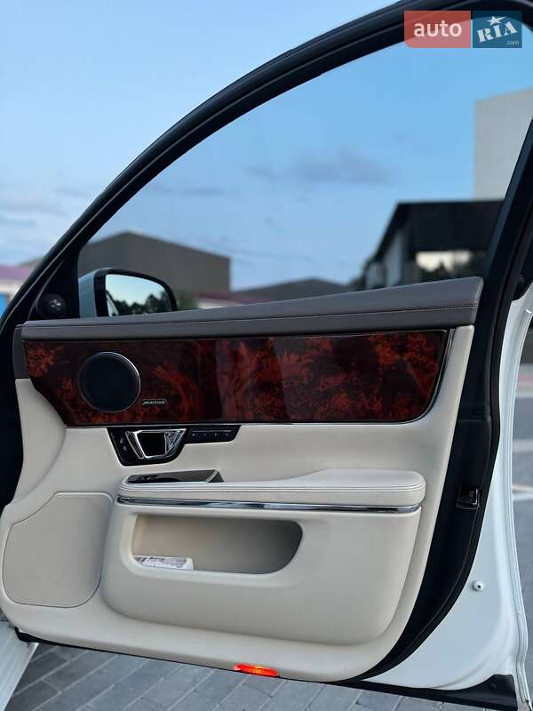 Седан Jaguar XJ 2013 в Луцьку