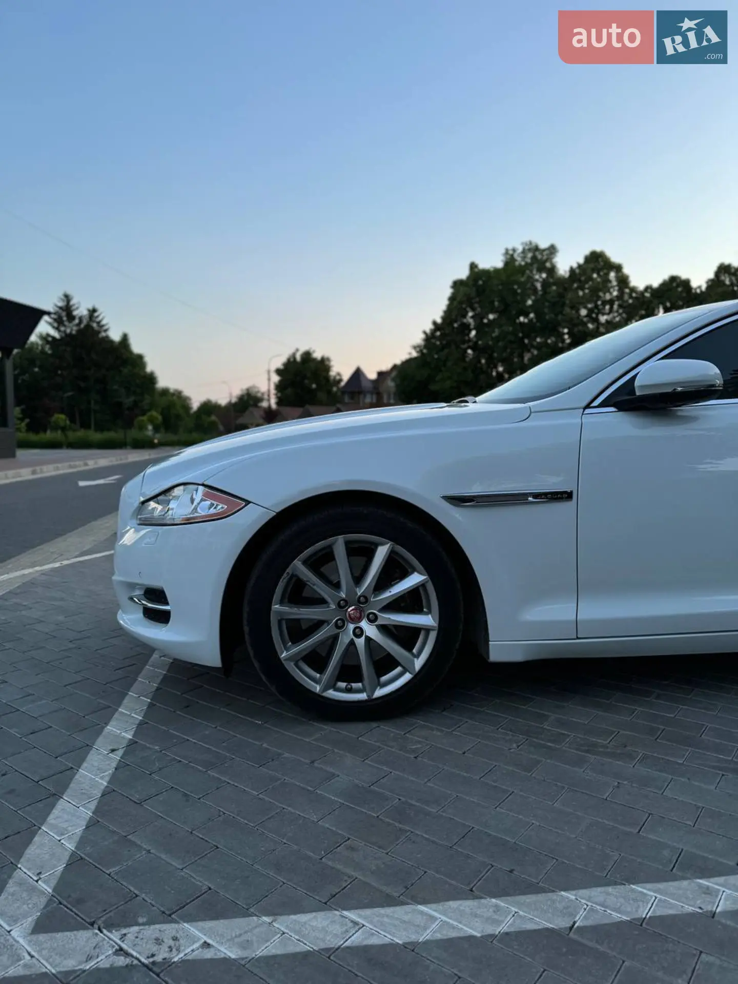2013 Jaguar XJ - мініатюра 15