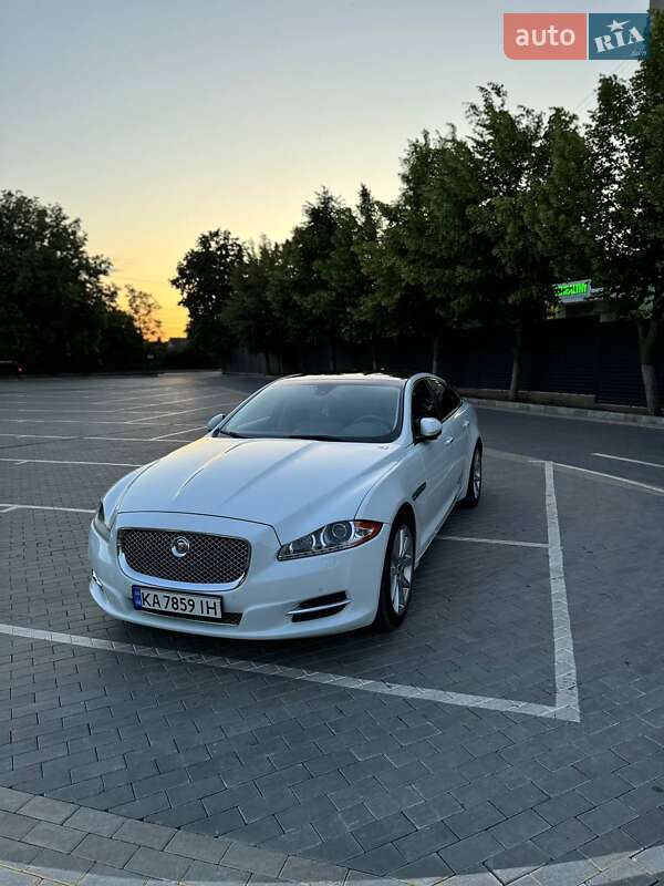 Седан Jaguar XJ 2013 в Луцьку