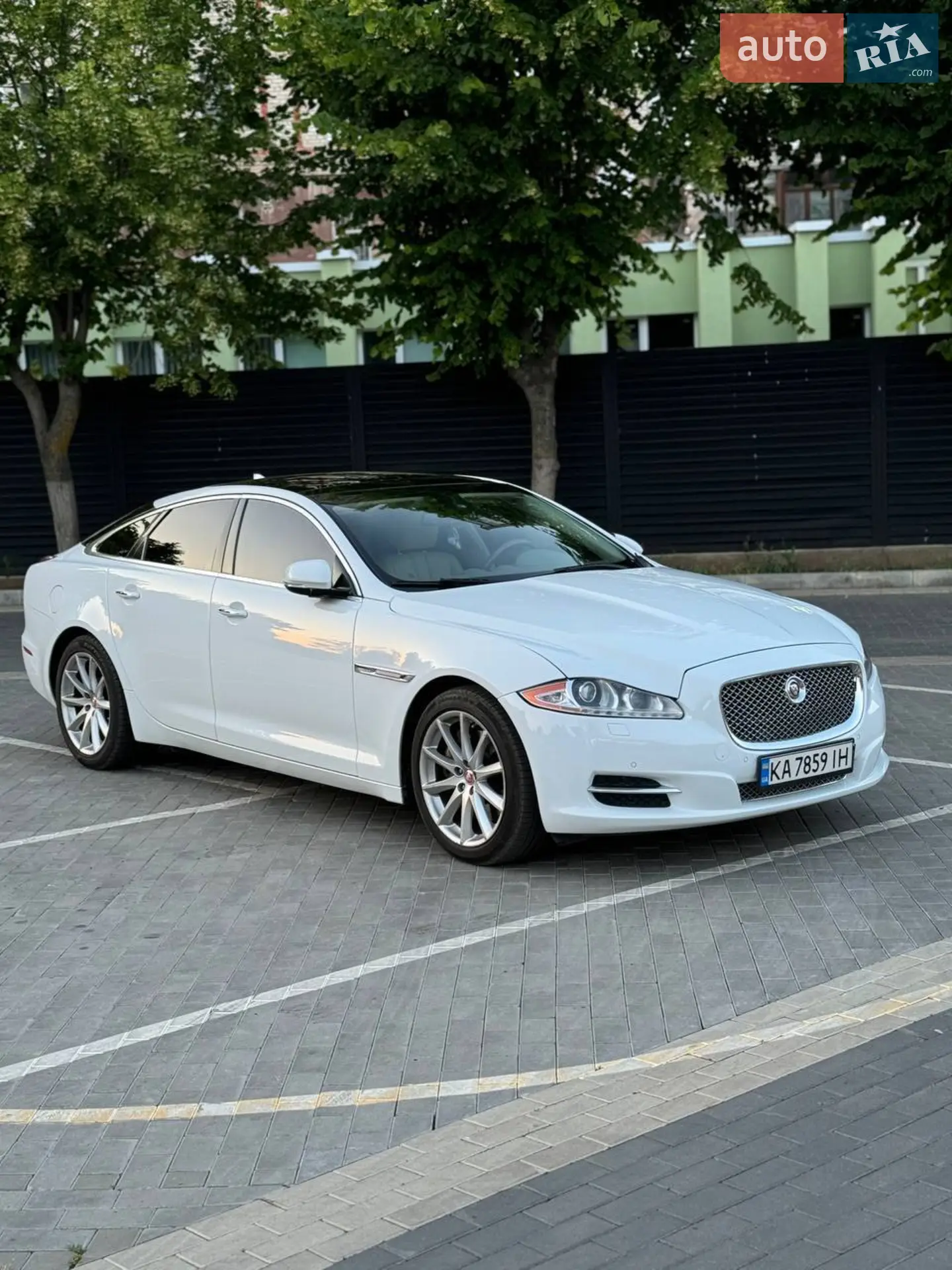 2013 Jaguar XJ - мініатюра 11