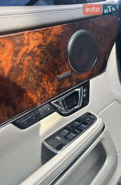 Седан Jaguar XJ 2014 в 