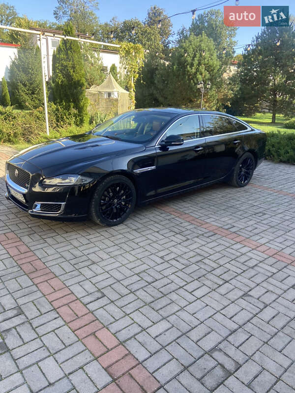Седан Jaguar XJ 2016 в Львові