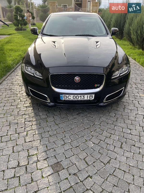 Седан Jaguar XJ 2016 в Львові
