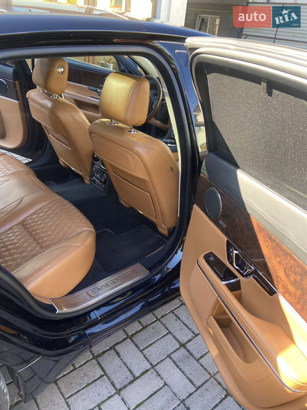 Седан Jaguar XJ 2016 в Львові