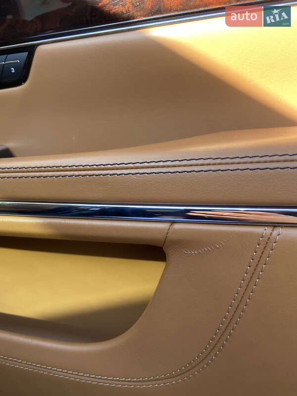 Седан Jaguar XJ 2016 в Львові