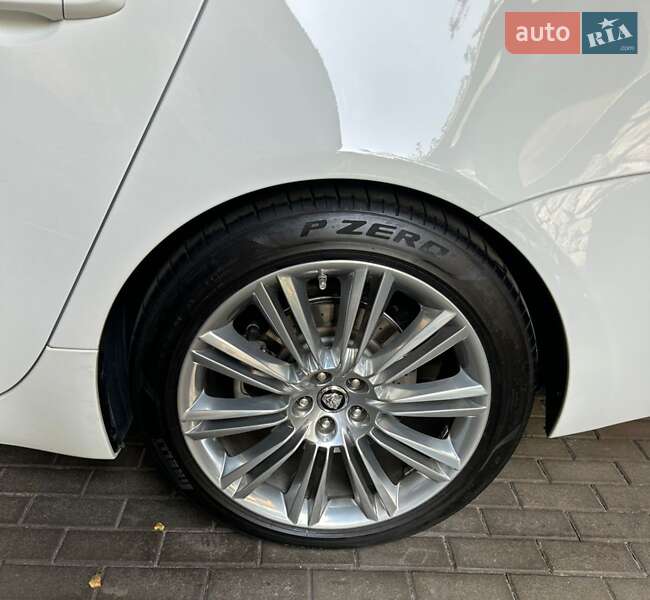Седан Jaguar XJ 2013 в Киеве