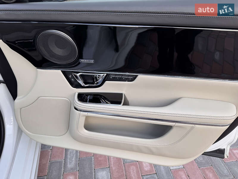 Седан Jaguar XJ 2015 в Киеве