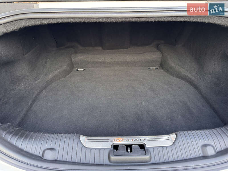 Седан Jaguar XJ 2015 в Киеве