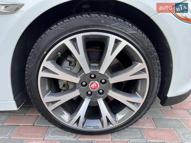 Седан Jaguar XJ 2015 в Киеве