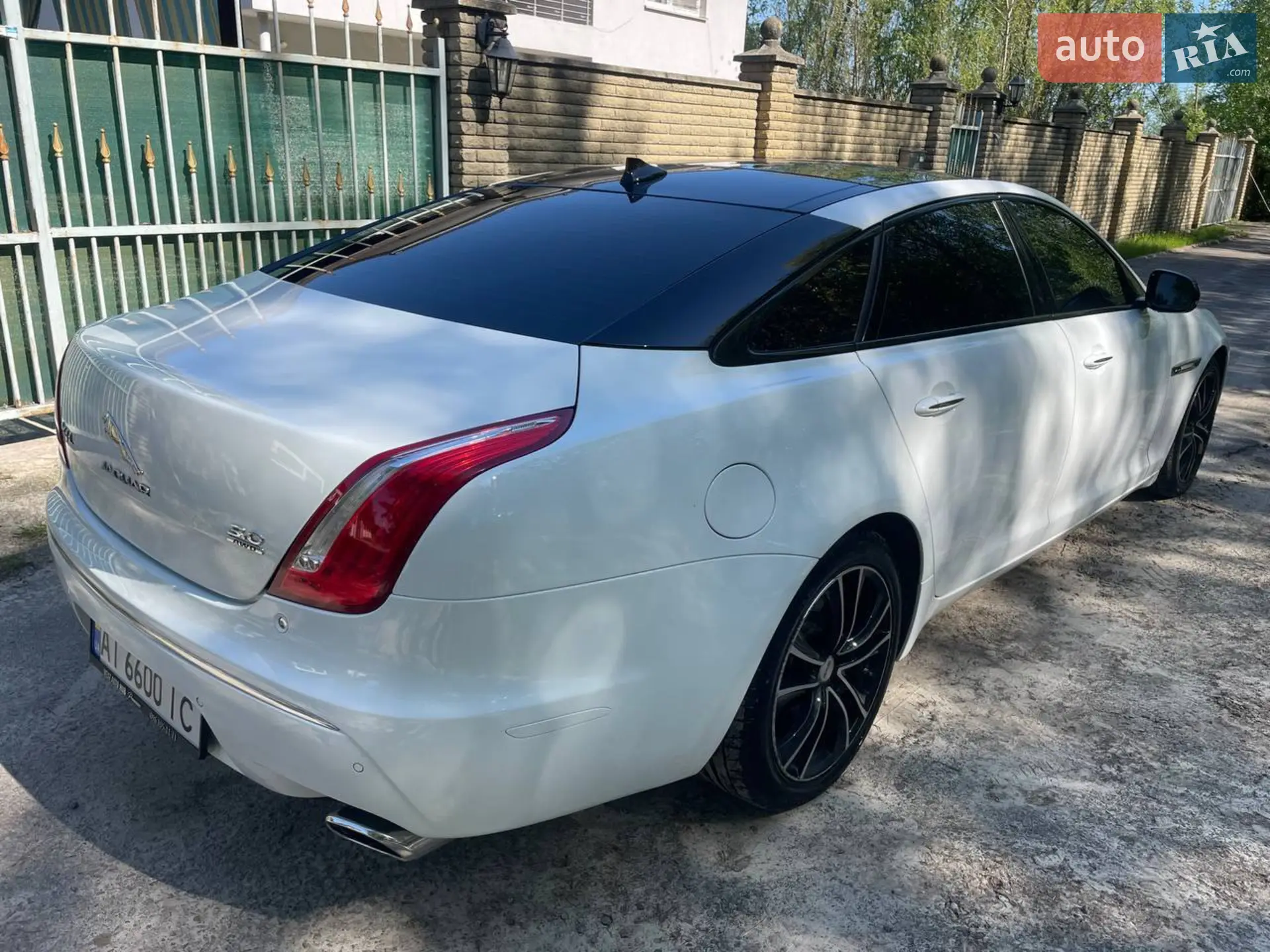 2015 Jaguar XJ - мініатюра 40