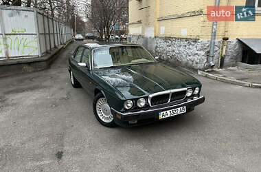 Седан Jaguar XJ 1993 в Киеве