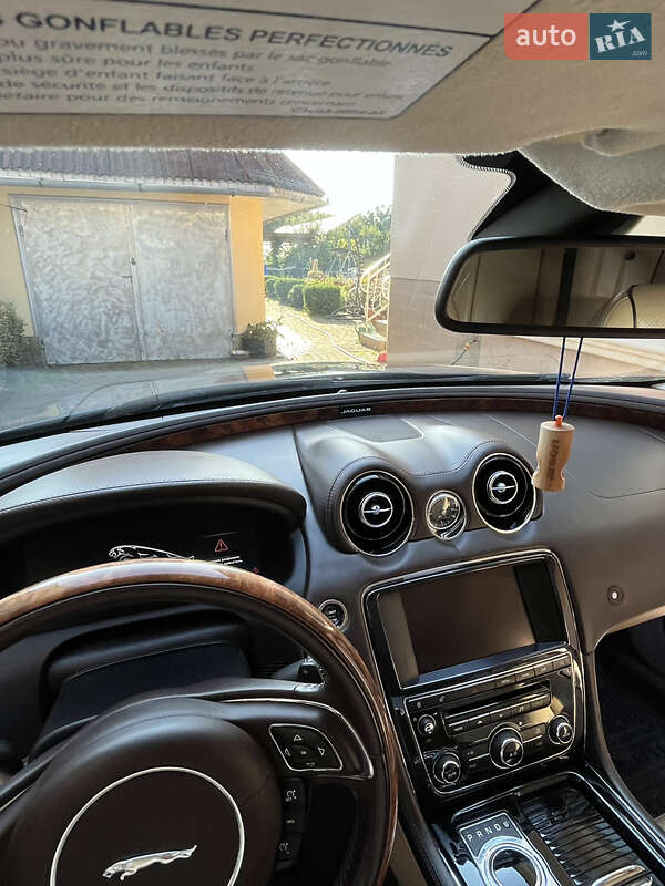 Седан Jaguar XJ 2013 в Мукачевому