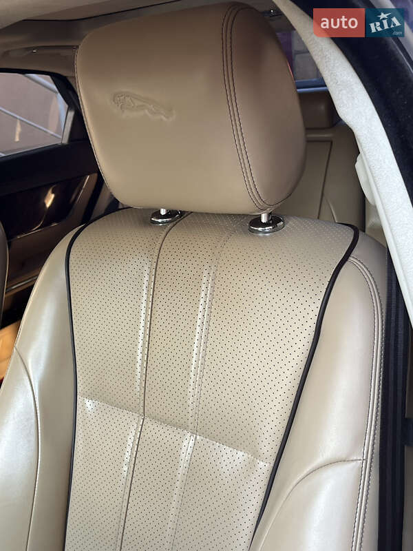 Седан Jaguar XJ 2013 в Мукачевому