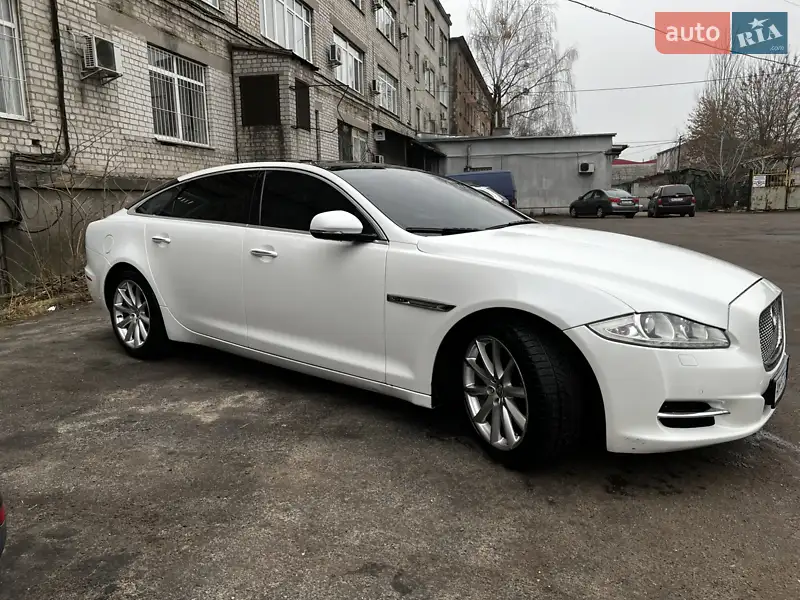 Jaguar XJ
