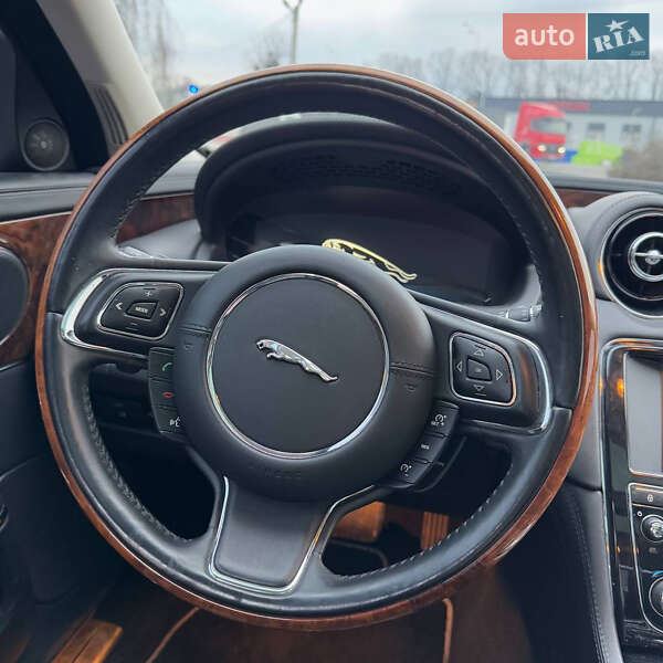 Седан Jaguar XJ 2013 в Вінниці