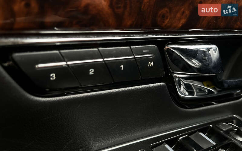 Седан Jaguar XJ 2012 в Мукачево