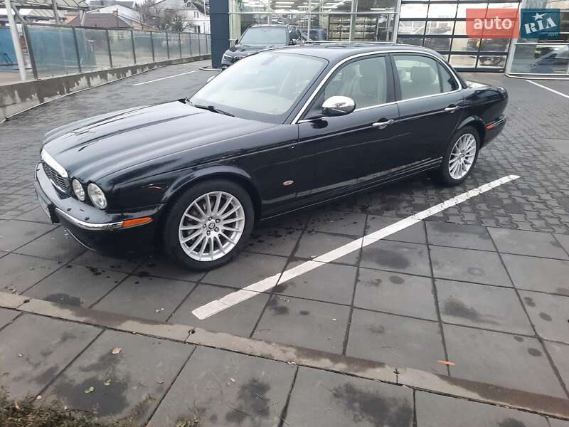 Седан Jaguar XJ 2005 в Луцьку