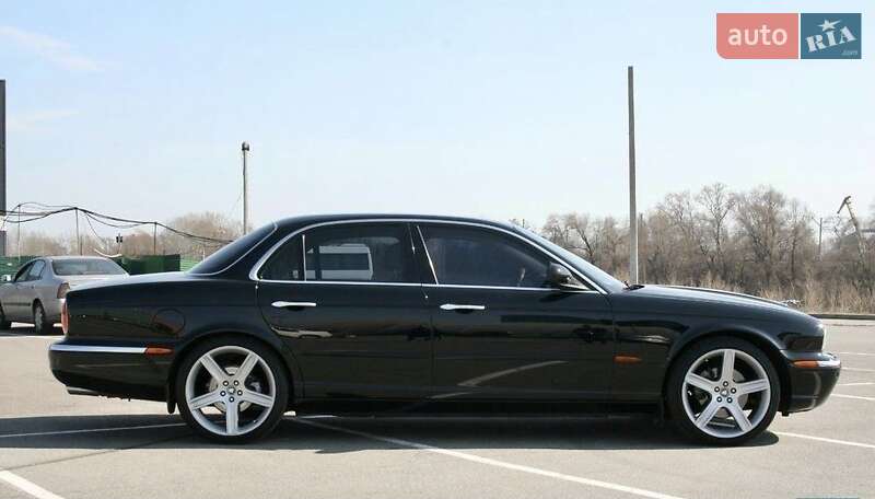 Седан Jaguar XJ 2003 в Києві