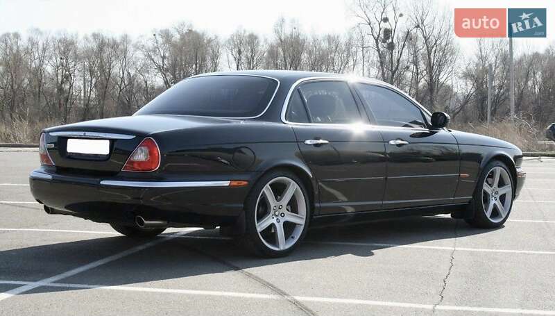 Седан Jaguar XJ 2003 в Києві