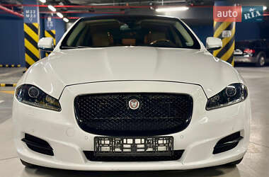 Седан Jaguar XJ 2013 в 