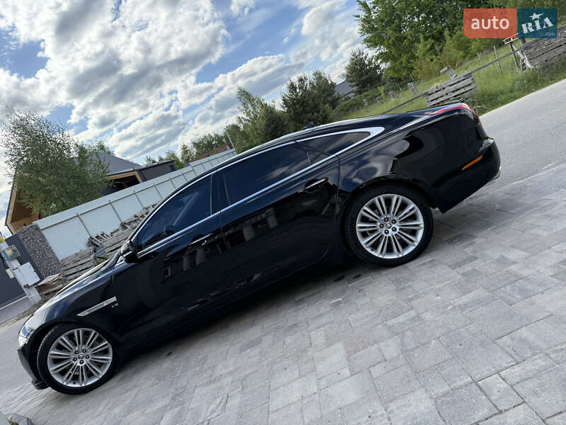 Седан Jaguar XJ 2013 в 