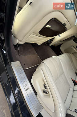 Седан Jaguar XJ 2013 в 