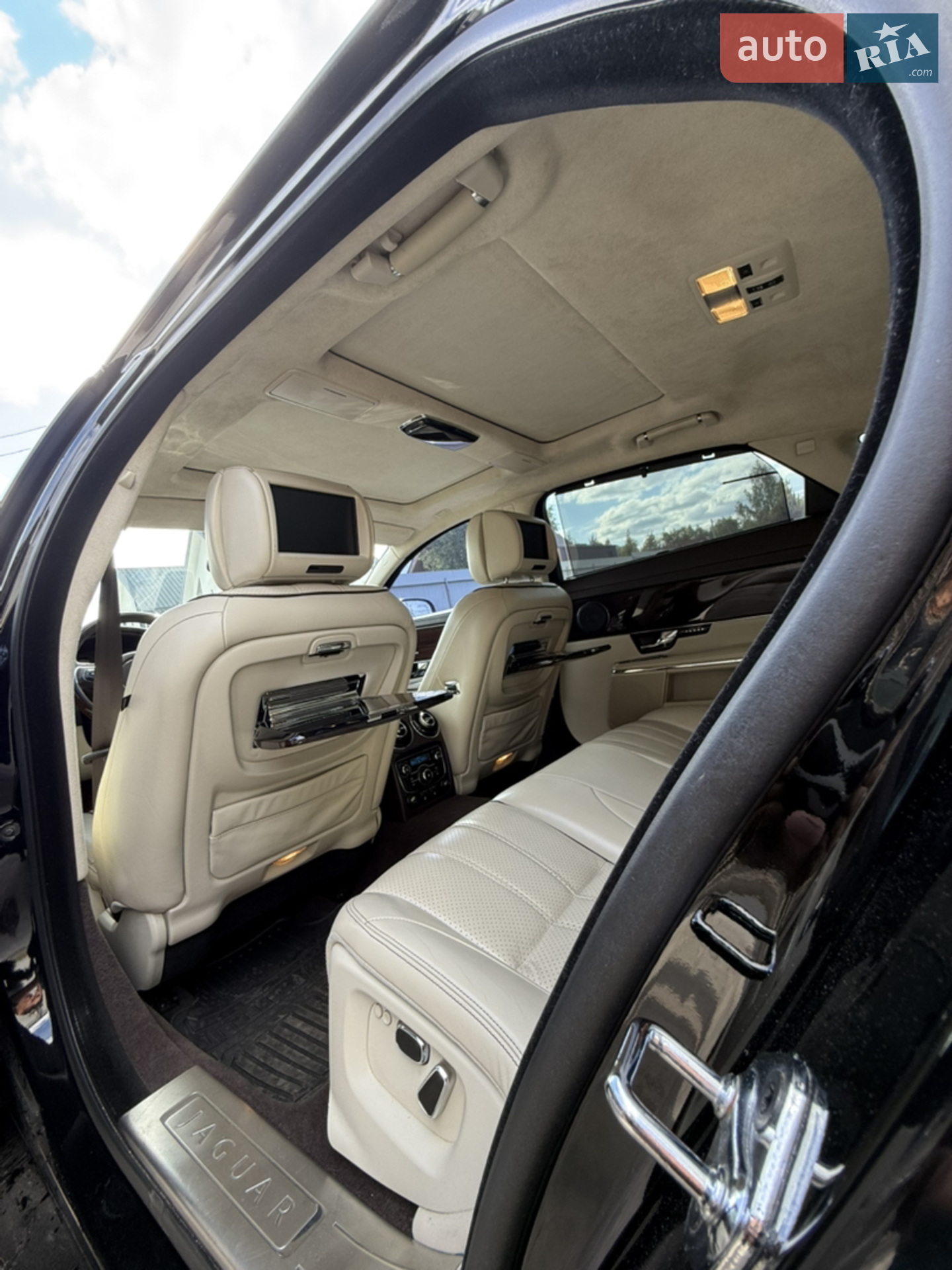 2013 Jaguar XJ - мініатюра 37
