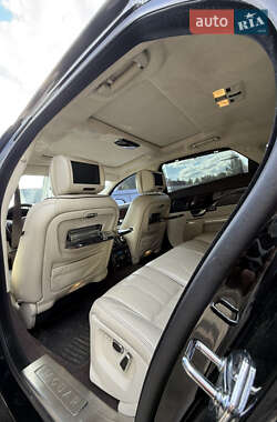 Седан Jaguar XJ 2013 в 